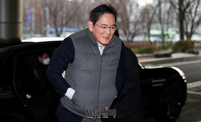 ▲ 이재용 삼성전자 회장이 이달 초 이탈리아 동계올림픽 현장을 찾기 위해 출국하는 모습ⓒ뉴데일리DB