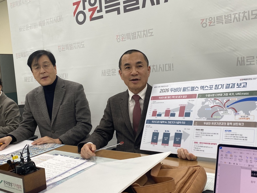 ▲ 김진태 강원특별자치도지사가 23일 도청기자실에서 가진 간담회에서 3대 특별법에 대해 '졸속심사'라고 비판했다. ⓒ뉴데일리