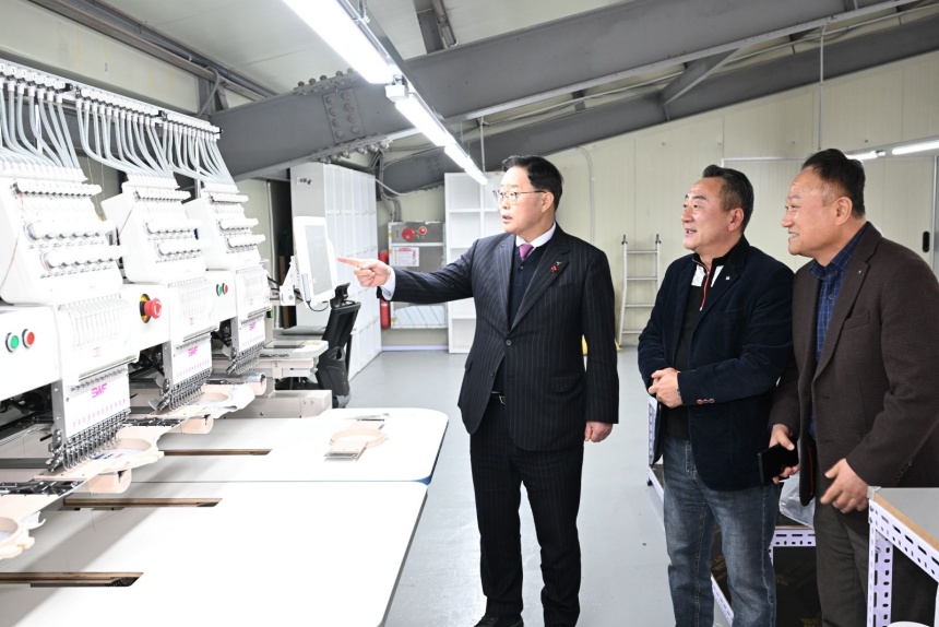 ▲ 양주시가 은현면 소재 의류 도매 전문기업 ㈜가인임포트를 방문해 애로사항을 청취했다 ⓒ양주시 제공