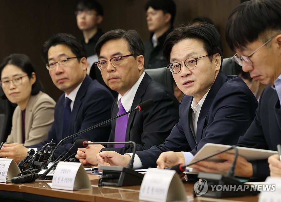 ▲ 김정관 산업통상부 장관이 23일 서울 중구 대한상공회의소에서 열린 미국 국제비상경제권한법(IEEPA) 판결 관련 민관합동 대책회의에서 발언하고 있다. ⓒ연합뉴스