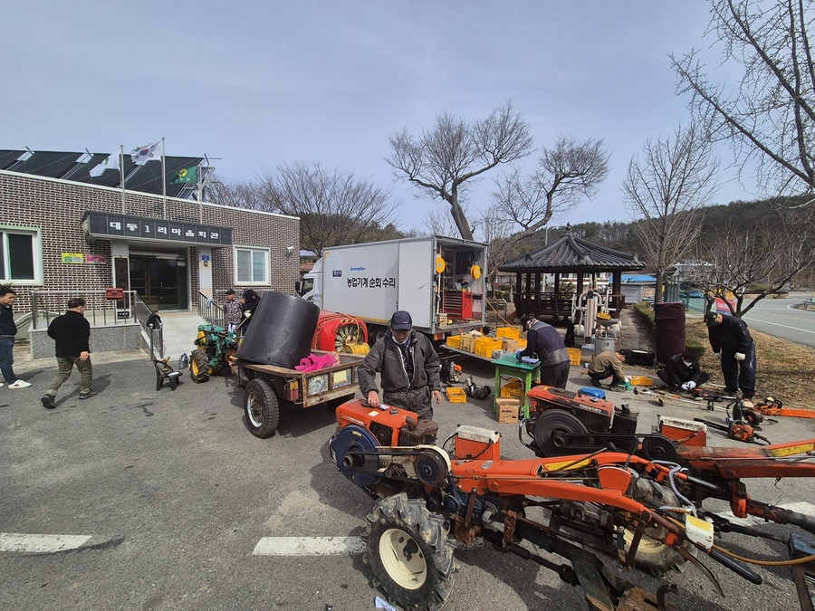 ▲ 경산시는 본격적인 영농철을 맞아 농업인의 영농 편의를 높이고 농기계 이용에 따른 불편을 해소하기 위해 농기계 순회 수리 교육을 3월부터 본격적으로 운영한다.ⓒ경산시