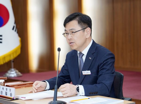 ▲ 지난 23일 서산시청 중회의실에서 열린 2026년 축제심의위원회 회의에서 신필승 부시장이 발언하고 있다.ⓒ서산시