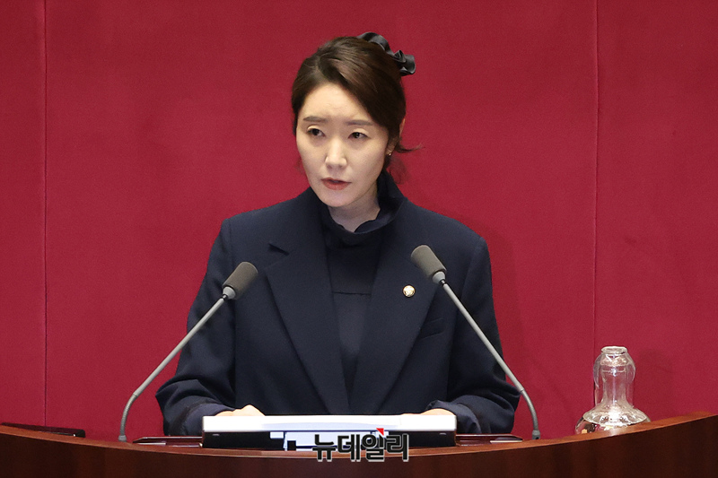 ▲ 강선우 무소속 의원이 24일 국회에서 열린 본회의에서 상정된 본인의 체포 동의안 관련 신상 발언을 하고 있다. ⓒ이종현 기자