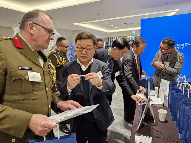 ▲ 한국국방외교협회는 24일 서울 용산 전쟁기념관 로얄파크컨벤션에서 '2026 자랑스러운 국방외교인상 시상식'에 이어 육군협회와 'KADEX(지상무기 국제방산 전시회) 설명회'를 공동 주관으로 개최했다. ⓒ한국국방외교협회 제공