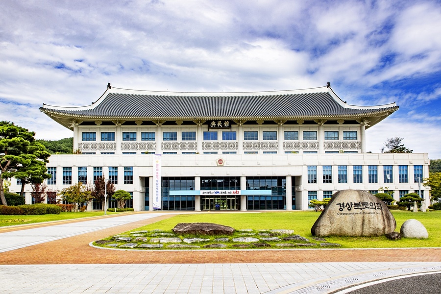 ▲ 경상북도의회(의장 박성만)가 24일 국회 법제사법위원회의 ‘대구경북 통합특별시 설치 법안’ 보류 결정에 대해 깊은 유감을 표명했다.ⓒ경북도의회