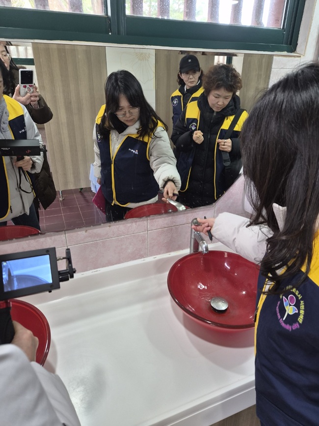 ▲ 삼척시가 지난 23일, 삼척정월대보름제 행사를 앞두고 지역 내 다중이용시설을 대상으로 민관 합동 점검을 실시했다. ⓒ삼척시