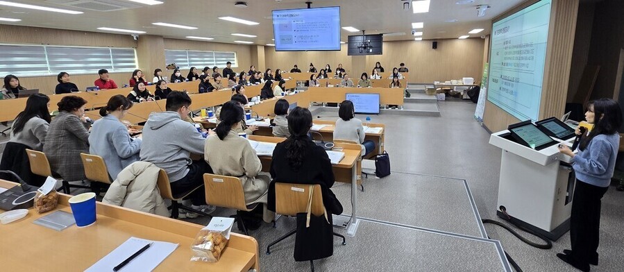 ▲ 지난 23일 광주교육대학교 기초학력지원센터에서 전담교사를 대상으로 ‘2026학년도 배움을 잇는 기초학력전담교사 사전 역량강화 연수’를 실시하고 있다.ⓒ광주시교육청 제공