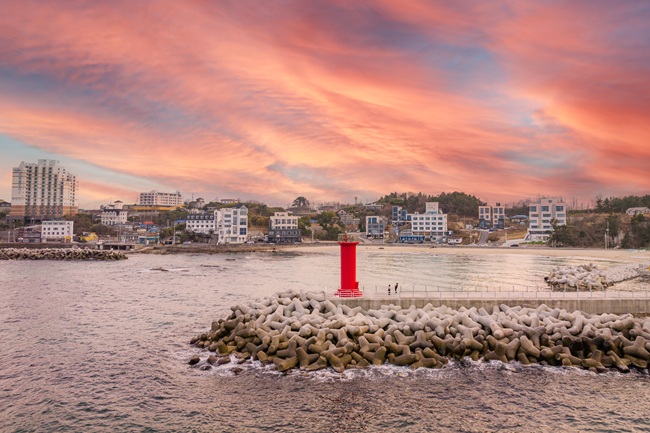 ▲ '더 글로리' 촬영지인 소돌방파제. ⓒ강릉시