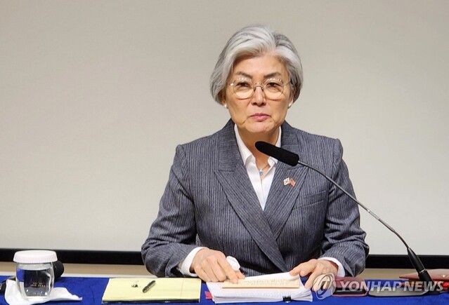 ▲ 강경화 주미대사가 24일(현지시각) 미국 워싱턴 D.C. 한국문화원에서 한국 특파원단과 간담회를 하고 있다.ⓒ연합뉴스