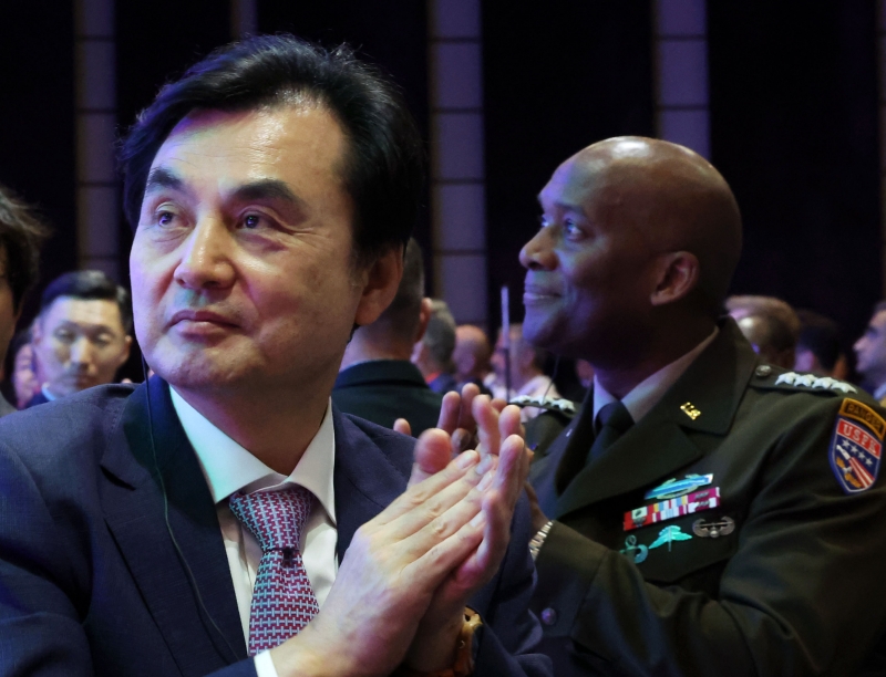 ▲ 안규백 국방부 장관과 제이비어 브런슨 유엔군사령관이 지난해 9월 8일 서울 중구 웨스틴조선호텔에서 열린 유엔사 창설 75주년 기념행사에 참석해 박수를 치는 모습. ⓒ뉴시스