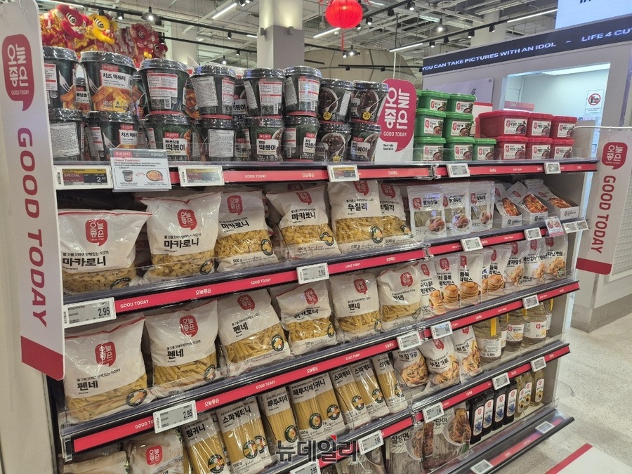 ▲ 이곳에서는 롯데마트 PB 100여종을 만나볼 수 있다.ⓒ조현우 기자