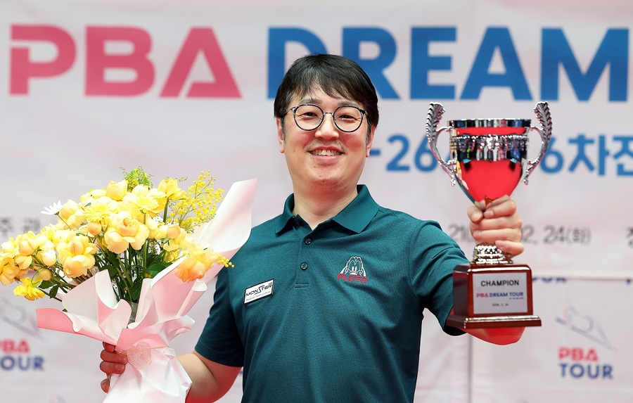 ▲ 'PBA 챔피언 출신' 오성욱이 드림투어(2부) 5차전에 이어 6차전까지 우승컵을 들어 올렸다.ⓒPBA 제공