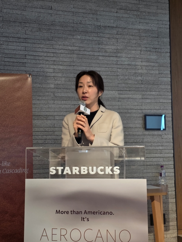 ▲ 스타벅스 코리아 식음 개발담당 최현정 상무가 에어로카노의 의미에 대해 설명하고 있다. ⓒ최신혜 기자