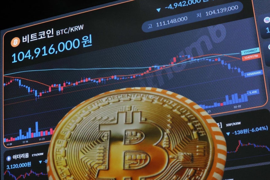 ▲ 비트코인 가격이 7만1000달러 아래로 떨어진 5일 서울 강남구 빗썸라운지에 전광판에 비트코인 등 암호화폐 시세가 나오고 있다. 2026.02.05. ⓒ뉴시스