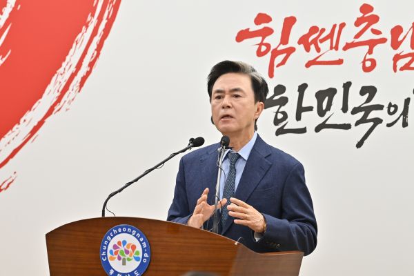 ▲ 김태흠 충남도지사가 25일 오전 도청 프레스센터에서 대전·충남 행정통합과 관련해 기자회견을 하고 있다.ⓒ충남도