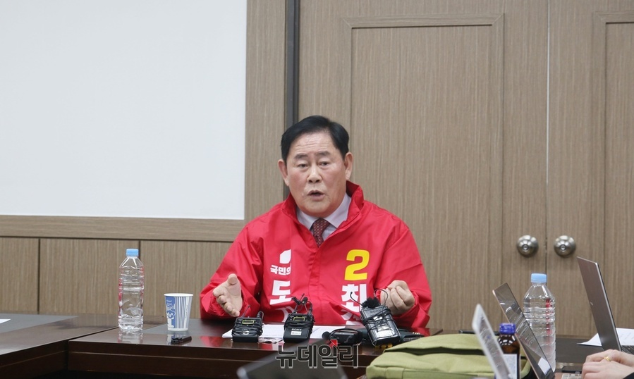 ▲ 최경환 경상북도지사 예비후보(전 경제부총리)가 대구·경북 행정통합 추진 과정에서 불거진 보수 진영의 분열 양상을 두고 “결국 민주당의 ‘지역 접수’를 위한 판을 깔아주는 격”이라고 강조했다.ⓒ뉴데일리