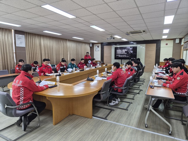 ▲ 동부지방산림청이 25일 대회의실에서 산림재난 유관기관 담당자들이 참석한 가운데 산불재난 주민대피 훈련을 실시했다. ⓒ동부지방산림청