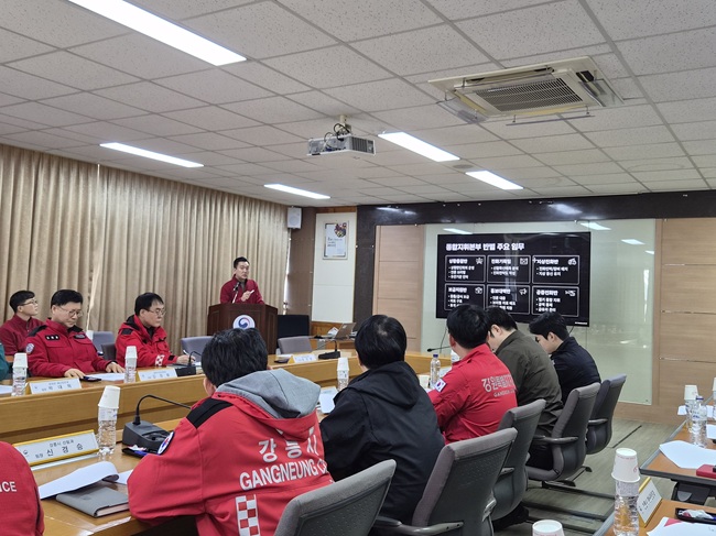 ▲ 동부지방산림청이 25일 대회의실에서 산림재난 유관기관 담당자들이 참석한 가운데 산불재난 주민대피 훈련을 실시했다. ⓒ동부지방산림청