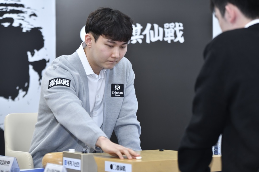 ▲ 박정환 9단이 '제1회 신한은행 세계 기선전' 결승 3번기 1국에서 중국의 왕싱하오 9단을 격파했다.ⓒ한국기원 제공