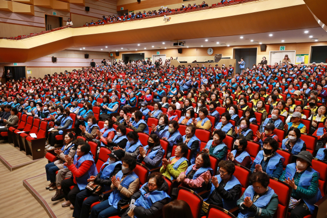 ▲ 태백시가 2026년 노인일자리 및 사회활동 지원사업에 총 168억 원의 예산을 투입해 3667명의 어르신에게 일자리를 제공한다. ⓒ태백시