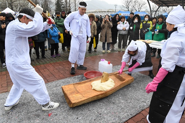▲ 지난해 열린 국토정중앙 달맞이축제 모습. ⓒ양구군