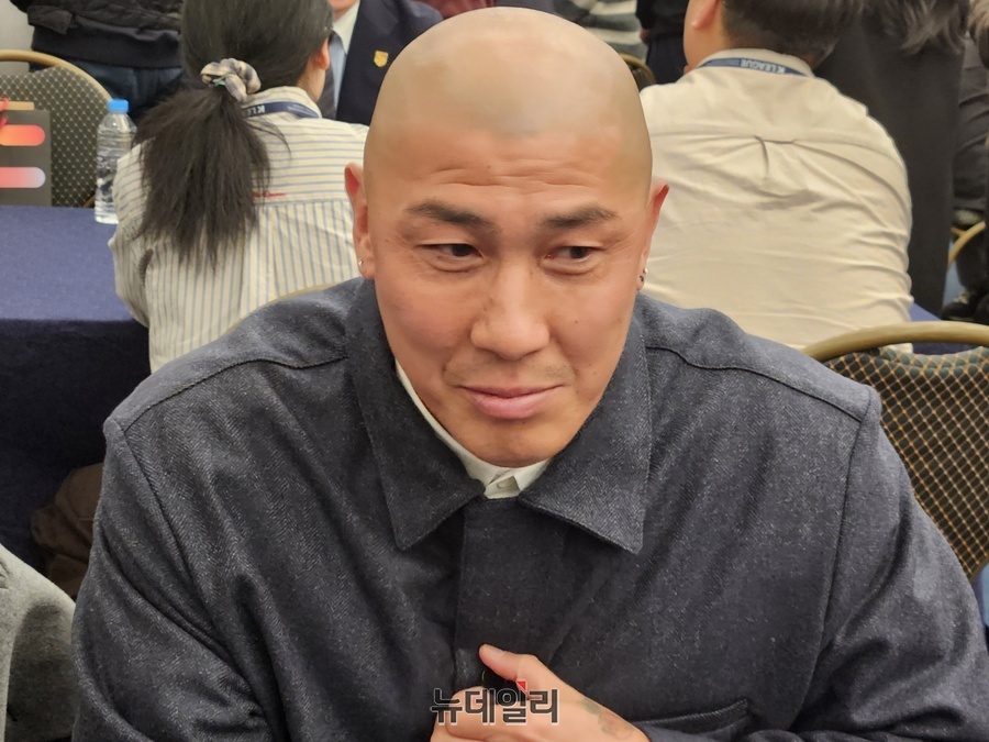 ▲ 차두리 화성 감독이 2026시즌 K리그2 개막을 앞두고 올 시즌 방향성을 설명하고 있다.ⓒ뉴데일리