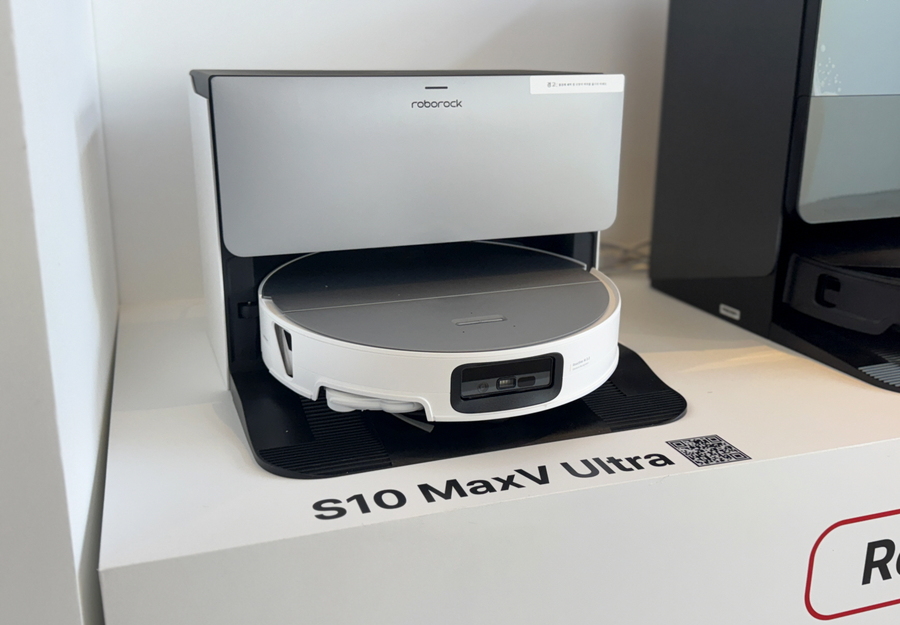 ▲ 로보락이 26일 플래그십 청소기 'S10 MaxV 10' 신제품을 공개했다. ⓒ김재홍 기자