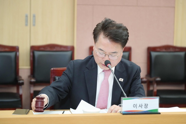 ▲ 육동한 춘천시장이 26일 춘천바이오산업진흥원 BIO-1동 대회의실에서 열린 2026년 춘천바이오산업진흥원 1차 정기이사회에 참석했다. ⓒ춘천시