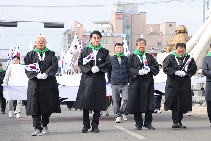 ▲ 지난해 충북 보은군 제106주년 3·1절 태극기 물결 만세운동. ⓒ보은군