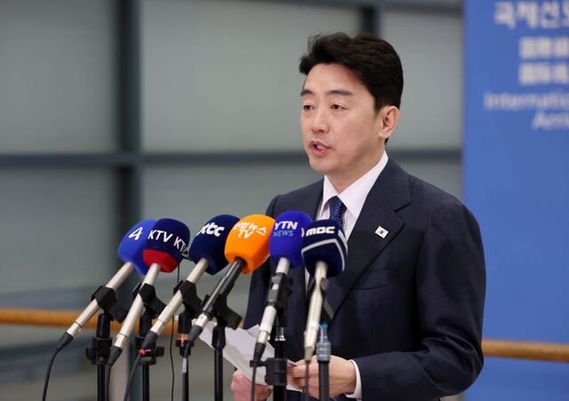 ▲ 강훈식 대통령비서실장이 전략경제협력 특사 자격으로 아랍에미리트(UAE) 방문을 마치고 26일 오후 인천국제공항 제1여객터미널을 통해 귀국해 발언하고 있다. ⓒ뉴시스