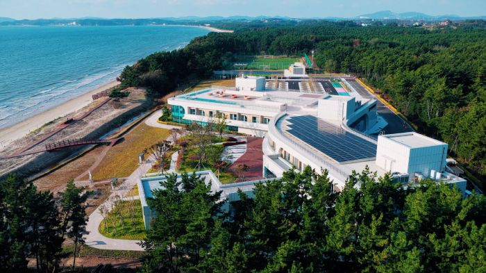 ▲ '제8회 태안건축문화상' 수상작 태안해양치유센터 모습.ⓒ태안군