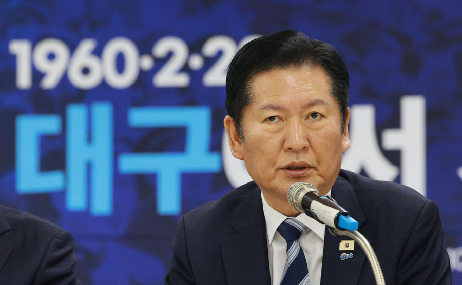 ▲ 정청래 더불어민주당 대표가 27일 대구 중구 2.28 민주운동기념회관에서 열린 최고위원회의에서 발언하고 있다. ⓒ연합뉴스