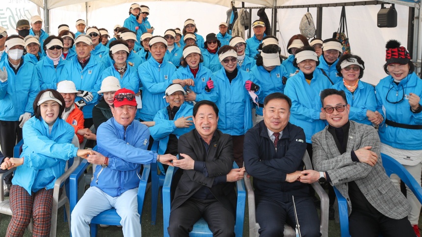 ▲ 남양주시는 26일 왕숙천 다목적잔디광장에서‘다산6클럽’출범식을 개최했다 ⓒ남양주시 제공