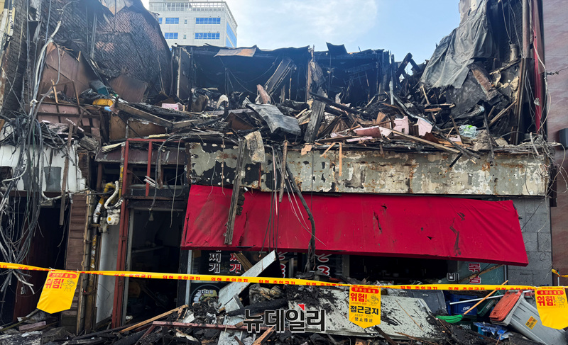 ▲ 전날 화재로 불탄 서울 중구 북창동의 한 식당. ⓒ임찬웅 기자