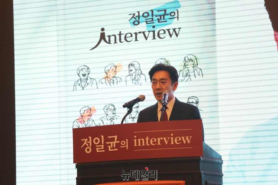 ▲ 정일균 의원은 26일 오후 4시 수성구 그랜드호텔 다이너스티홀에서 자신의 저서 ‘정일균의 interview’ 출판기념회를 갖고 인사말을 하고 있다.ⓒ뉴데일리