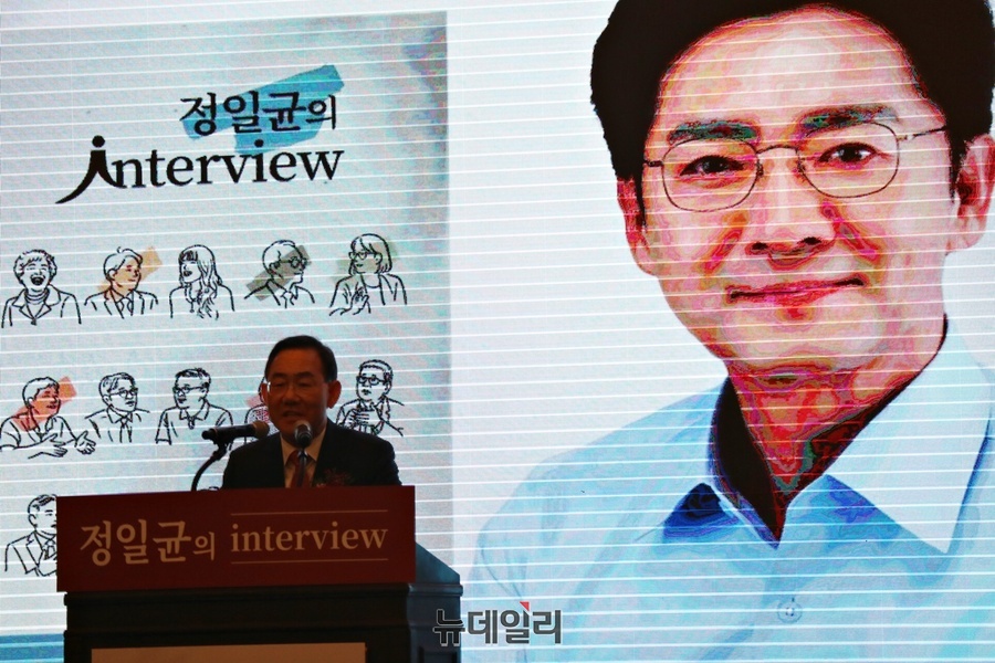 ▲ 축사에 나선 주호영 의원은 “정 의원은 성격도 차분하고 처음이나 끝이나 변함없는 사람”이라며 “조용한 듯하면서도 할 일은 다 한다”고 평가했다. ⓒ뉴데일리