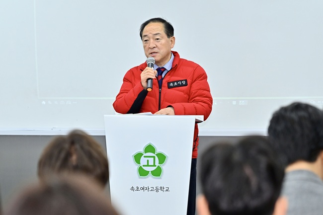 ▲ 축사하는 이병선 속초시장. ⓒ속초시