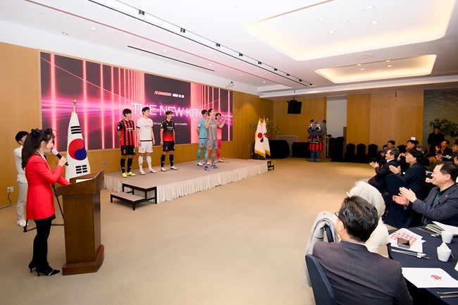 ▲ FC강릉이 27일 라카이 샌드파인에서 '2026시즌 출정식'을 열고 새로운 도약을 선포했다. ⓒFC강릉