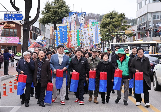 ▲ 도내 18개 시군에서 진행되는 대보름 행사중 가장 큰 축제로 평가 받는 '2026 삼척정월대보름제'가 27일 엑스포광장에서 개막했다. ⓒ삼척시