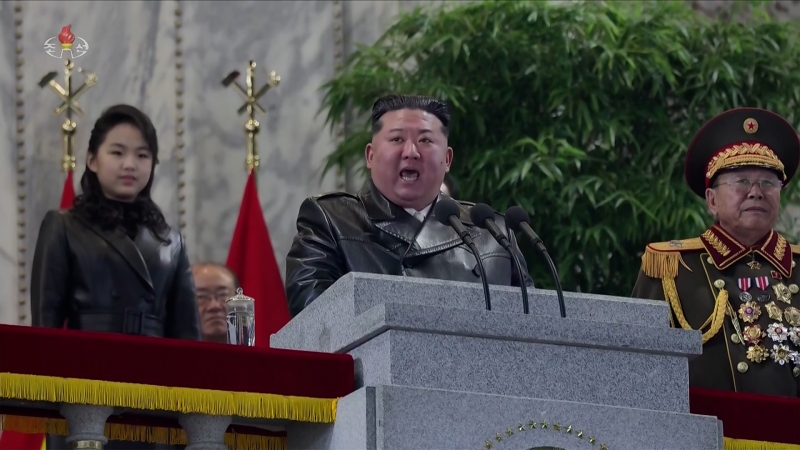 ▲ 북한 김정은이 지난 25일 밤 평양 김일성광장에서 열린 노동당 제9차대회 기념 열병식 주석단에서 연설하는 모습. ⓒ조선중앙TV 화면·연합뉴스