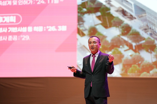 ▲ 김진태 도지사가 28일 춘천 백령아트센터에서 '도민과 함께하는♥ 강원 도정보고회' 춘천권 행사를 개최했다. ⓒ강원특별자치도