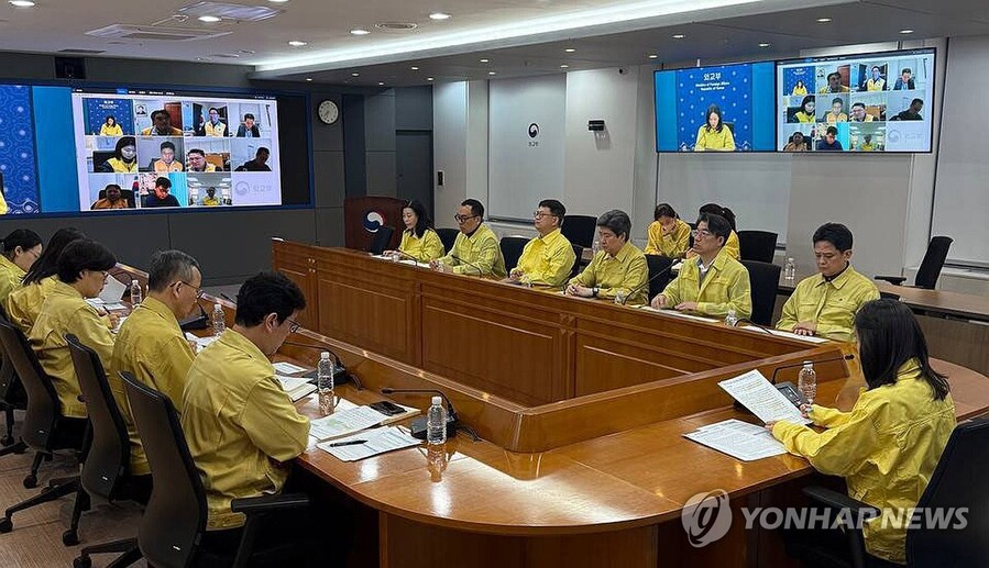 ▲ 중동 상황과 관련해 김진아 외교부 2차관이 지난달 28일 주이란대사관, 주이스라엘대사관 및 인근국 주재 공관과 함께 본부-공관 합동 상황점검회의를 개최하여 우리 교민의 안전대책을 점검하고 있다. ⓒ연합뉴스