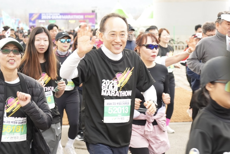 ▲ 추경호 의원이 구미에서 열린 ‘2026년 구미 박정희 마라톤 대회’에 참가해 시·도민과 직접 호흡하며 지방소멸 위기 극복을 위한 지역 통합의 필요성을 강하게 내비쳤다.ⓒ추경호 의원실