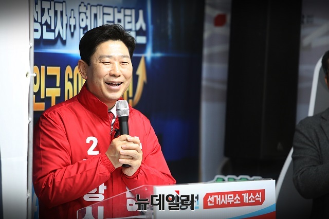 ▲ 박용선 포항시장 예비후보가 지난달 28일 선거사무소 개소식을 열고 본격적인 선거전에 돌입했다.ⓒ뉴데일리