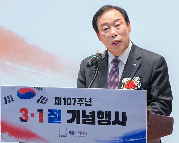 ▲ 최민호 세종시장이 1일 시청 여민실에서 열린 제107주년 3·1절 기념행사에서 기념사를 통해 