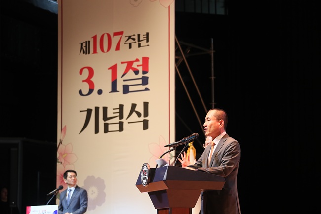 ▲ 강원특별자치도가 1일 강원대학교 백령아트센터에서 '제107주년 3·1절 기념식'을 개최했다. ⓒ강원특별자치도