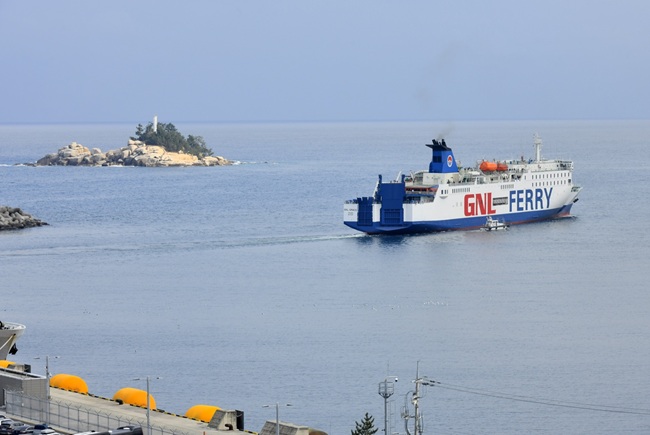 ▲ 지난달 28일 속초에서 출항하는 지앤엘그레이스호. ⓒ속초시