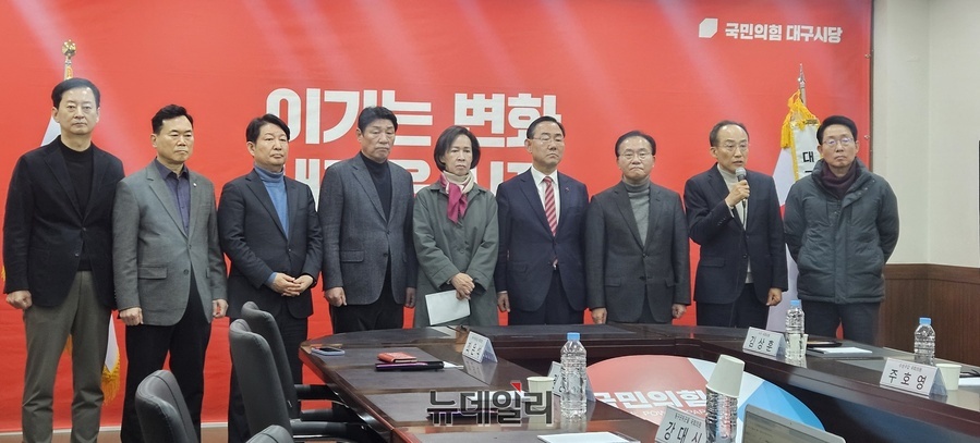 ▲ 추경호 의원은 “만약 이것을 정략적 셈법으로 정치흥정 대상으로 게임을 하려 한다면, 그리고 대구경북 차별이 계속 강행된다면 앞으로 500만 대구경북 시도민의 강력한 분노와 민주당에 대한 응징만이 기다리고 있다. 강력히 경고한다”고 엄중히 경고했다.ⓒ뉴데일리