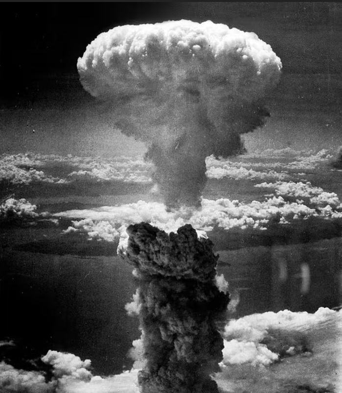 ▲ 일본 나가사키에 투하된 원자탄 핵구름(1945.8.9).