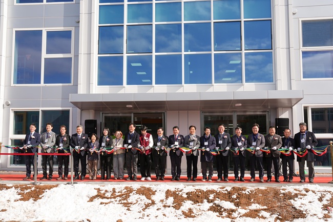 ▲ 강원특별자치도교육청이 3일 국방 관련 산업 분야 전문인력양성의 첫걸음을 내딛는 한국국방과학고의 현판식 및 기숙소 개관식을 개최했다. ⓒ강원특별자치도교육청